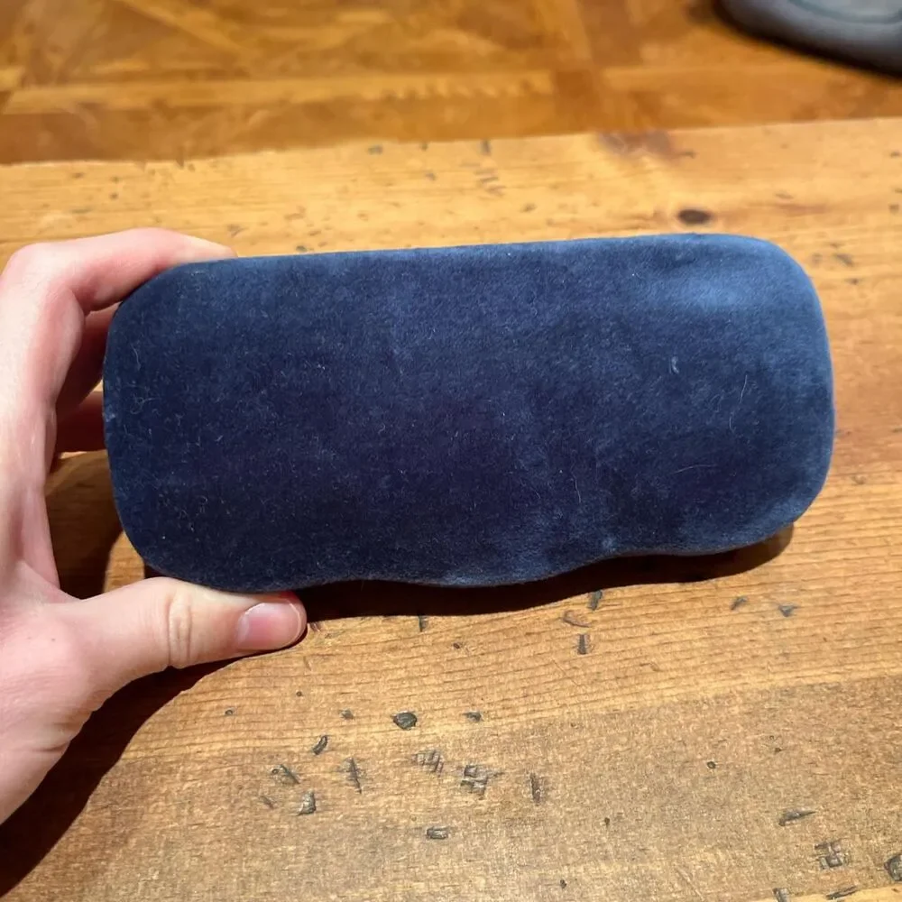 Brand New Authentic Gucci Blue and Burgundy Glasses Case! - Picture 2 of 2
